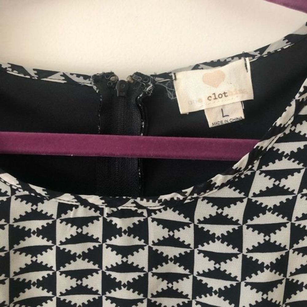 ONE CLOTHING Geometric Patterned Dress Large - Picture 2 of 6